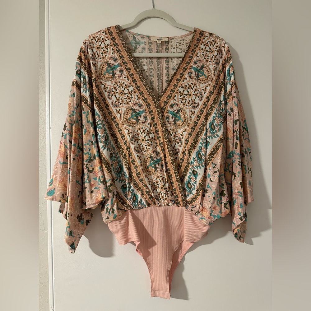 Entro Floral Print V-Neck Women's Top